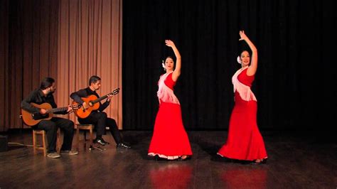  Entre Dos Aguas: Un Vals Flamenco Que Te Lleva Por Una Montaña Rusa de Emociones